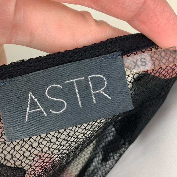 ASTR Black Sheer Leaf Print Fringe Top - Picture 10 of 12